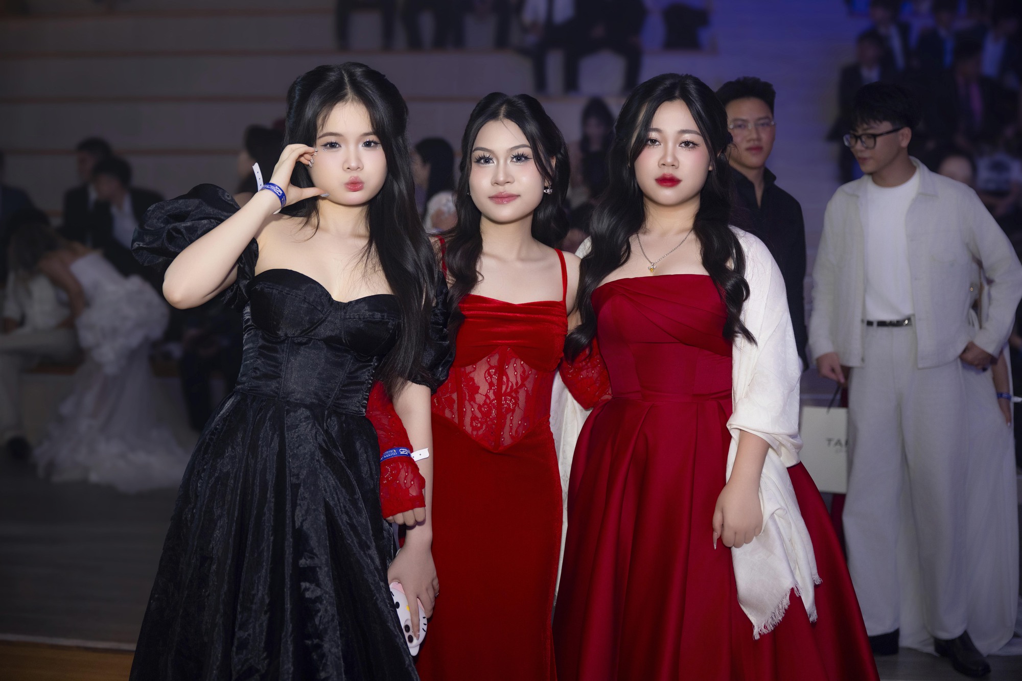 Prom cuối cấp sang - xịn của trường quốc tế: Quá nhiều "công chúa" xuất hiện và 2 chữ ĐẲNG CẤP là không đủ!- Ảnh 2.