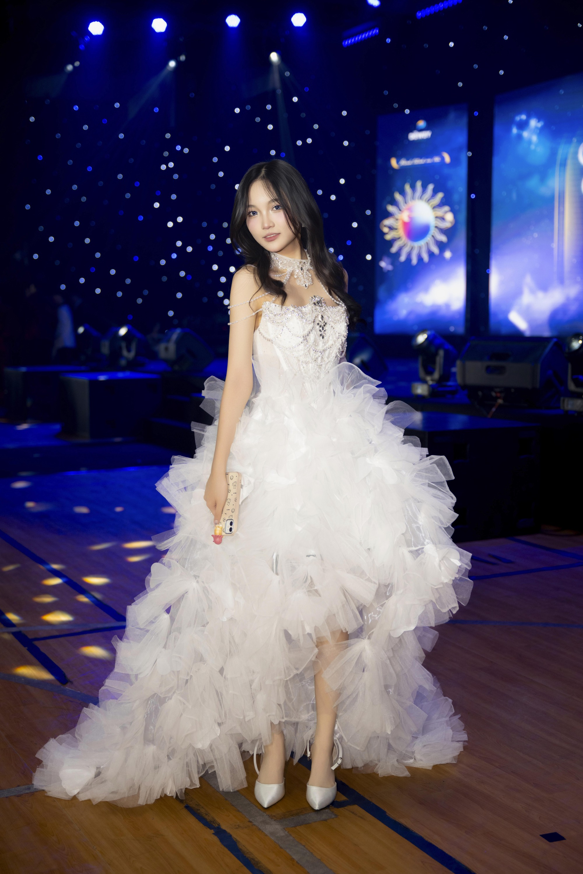 Prom cuối cấp sang - xịn của trường quốc tế: Quá nhiều "công chúa" xuất hiện và 2 chữ ĐẲNG CẤP là không đủ!- Ảnh 11.