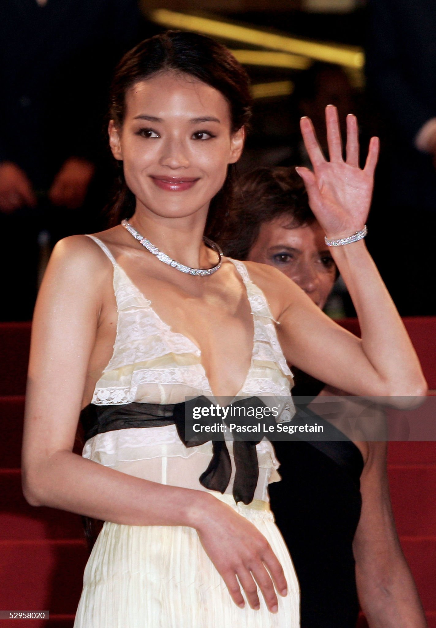 Hot lại ảnh Thư Kỳ dự Cannes 20 năm trước: Nhan sắc U50 áp đảo, không ai Hot lại ảnh Thư Kỳ dự Cannes 20 năm trước: Nhan sắc U50 áp đảo, không ai