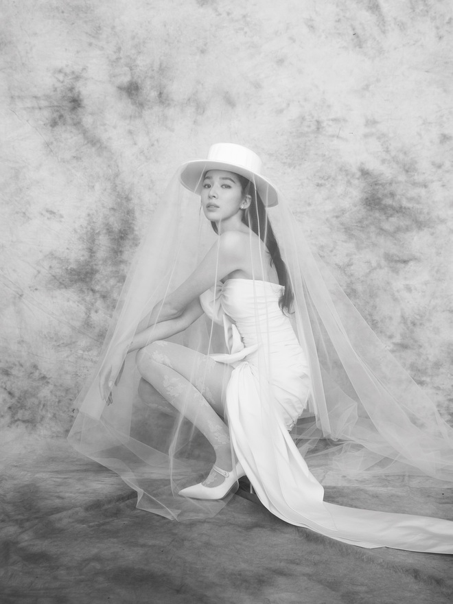 Irene lên xe hoa thật rồi: Diện 2 chiếc váy cưới đặc biệt, lại còn nhí nhố cùng Cha Eun Woo- Ảnh 11. Irene lên xe hoa thật rồi: Diện 2 chiếc váy cưới đặc biệt, lại còn nhí nhố cùng Cha Eun Woo- Ảnh 11.