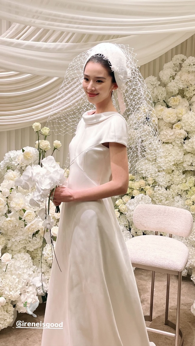 Irene lên xe hoa thật rồi: Diện 2 chiếc váy cưới đặc biệt, lại còn nhí nhố cùng Cha Eun Woo- Ảnh 5. Irene lên xe hoa thật rồi: Diện 2 chiếc váy cưới đặc biệt, lại còn nhí nhố cùng Cha Eun Woo- Ảnh 5.