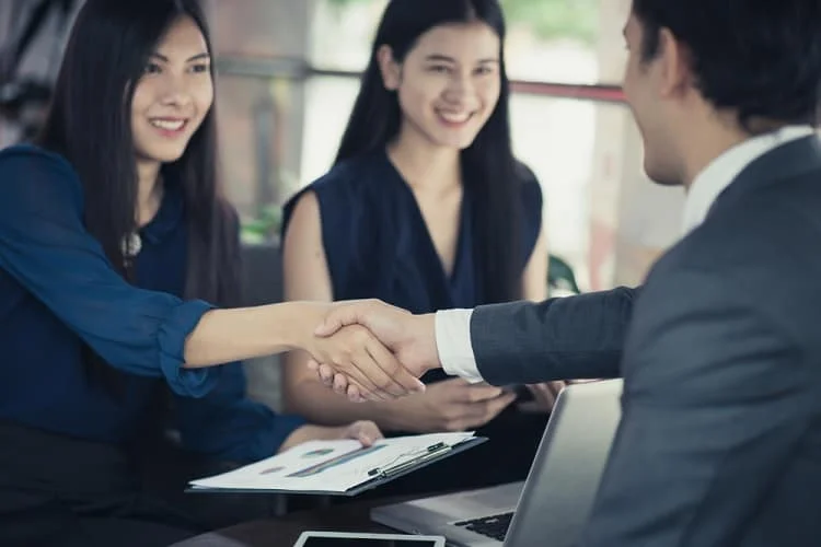 "Cái gì lúc thì ngắn, lúc thì dài, lúc thì to, lúc thì nhỏ?" - Nữ ứng viên đáp gọn hai từ khiến nhà tuyển dụng gật gù nể phục- Ảnh 2.