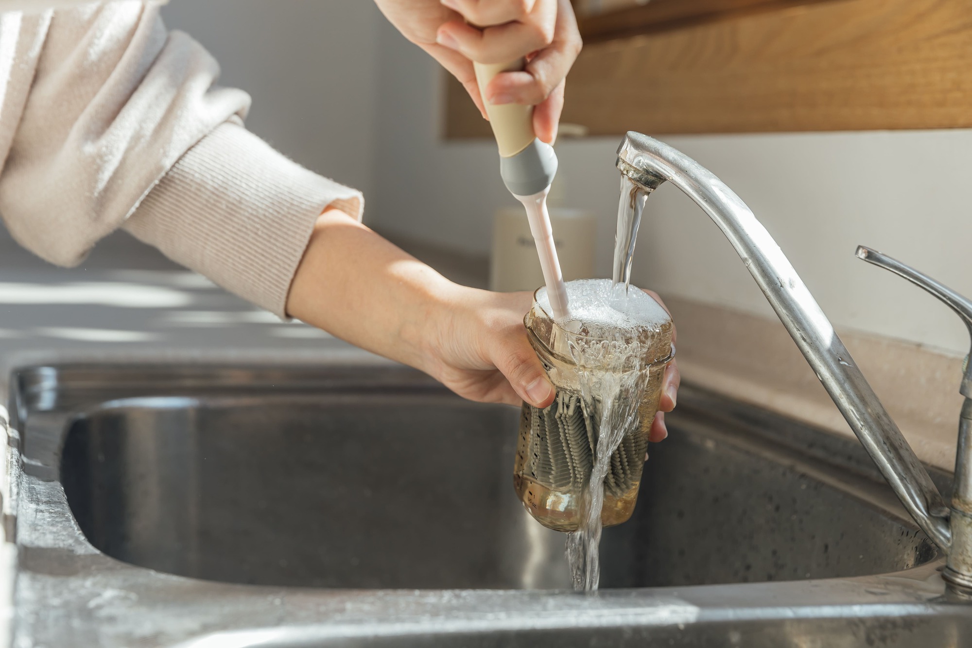 Con gái bị ngộ độc và cơn ác mộng đến từ việc rửa bình sữa: Tôi chỉ muốn đập nát hết tất cả bình sữa trong nhà- Ảnh 1.