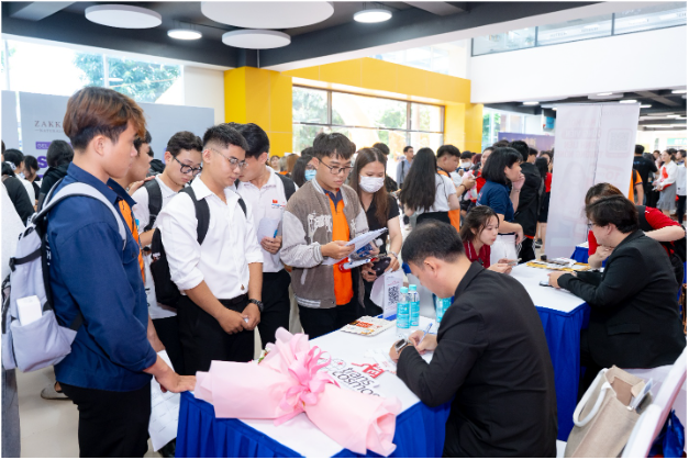 "Săn job" quốc tế, sinh viên HUTECH hội nhập thị trường lao động toàn cầu tại HUTECH International Job Fair 2025- Ảnh 3.
