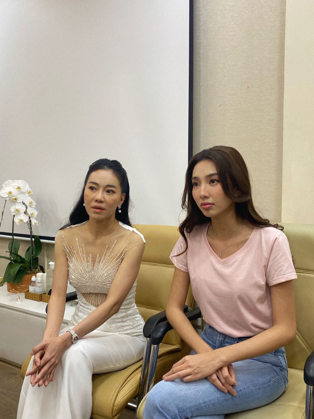 Thái độ lạ lùng, khó hiểu của bà Phạm Kim Dung trong 2 lần Hoa hậu Thuỳ Tiên dính scandal chấn động- Ảnh 3.