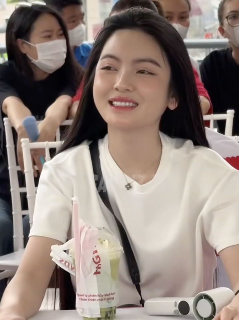 Cam thường bóc trần nhan sắc thật của Chu Thanh Huyền, khác xa ảnh tự đăng?- Ảnh 1.