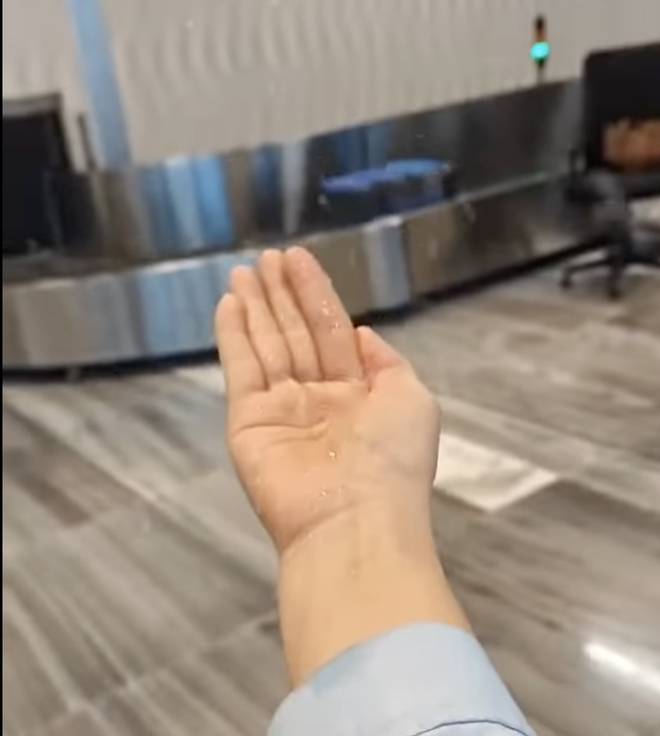 Nh&agrave; ga T3 T&acirc;n Sơn Nhất bị dột, nước dội xuống s&agrave;n- Ảnh 3.