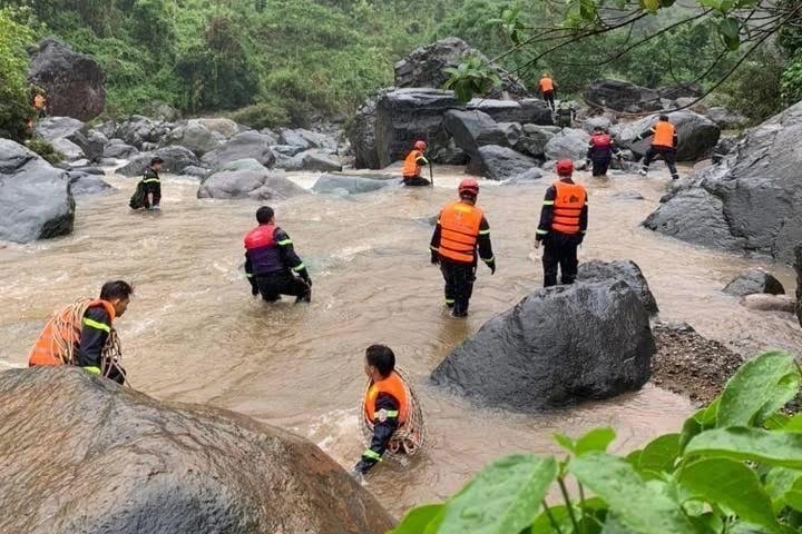 Hai mẹ con bị lũ cuốn mất tích ở Sơn La- Ảnh 1.