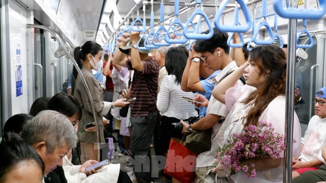 Có thể dùng căn cước gắn chip thay vé tháng đi metro TPHCM từ 1/6- Ảnh 1.
