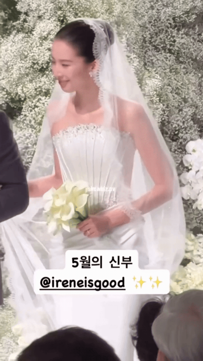 Irene lên xe hoa thật rồi: Diện 2 chiếc váy cưới đặc biệt, lại còn nhí nhố cùng Cha Eun Woo- Ảnh 2. Irene lên xe hoa thật rồi: Diện 2 chiếc váy cưới đặc biệt, lại còn nhí nhố cùng Cha Eun Woo- Ảnh 2.