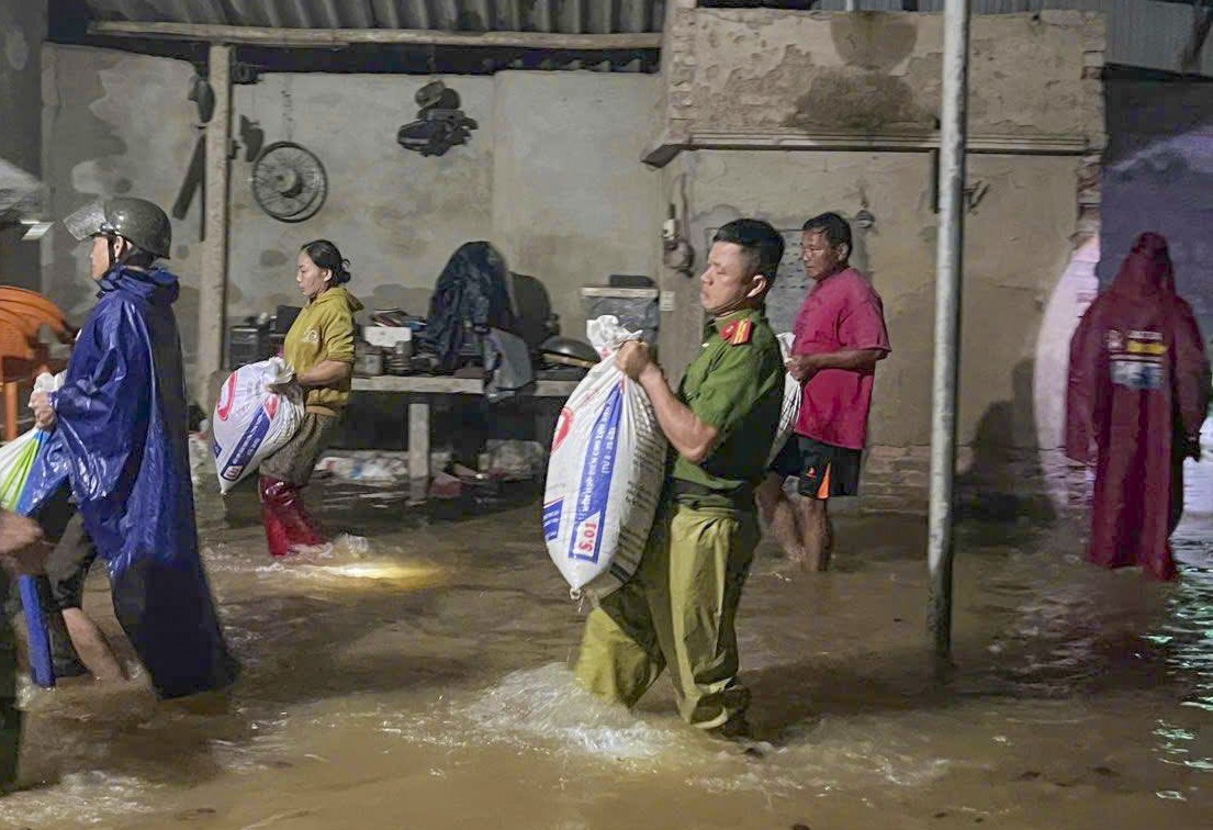 Toàn cảnh trận lũ bất thường ở Hà Tĩnh- Ảnh 9.