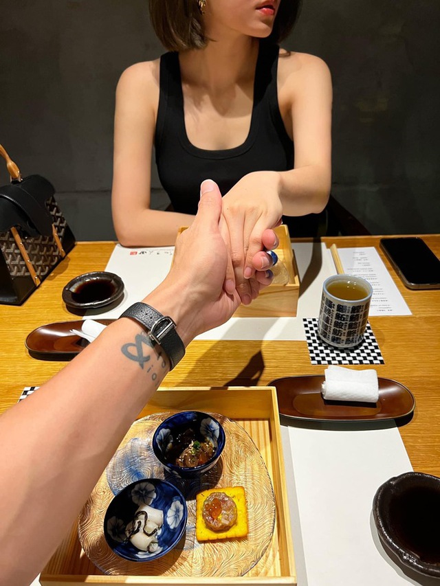Đám cưới bí ẩn nhất Vbiz: Tổ chức linh đình nhưng không ai hay, dâu rể chỉ lộ diện qua ảnh 