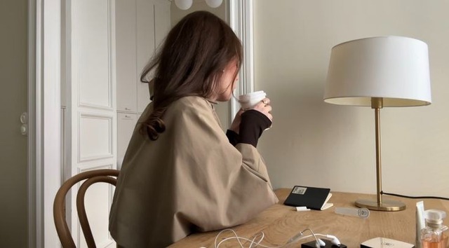 Tôi bắt đầu nấu cơm, pha cà phê, chạy xe máy đi làm - và bất ngờ tiết kiệm hơn 3 triệu mỗi tháng: Không phải tôi nghèo, mà vì tôi không muốn nghèo mãi- Ảnh 1.