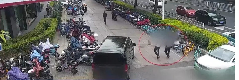 2 thanh niên đến ngân hàng rút 720 triệu đồng, nhân viên phát hiện tài khoản đã 3 năm không hoạt động, gọi cảnh sát vào cuộc điều tra- Ảnh 2.