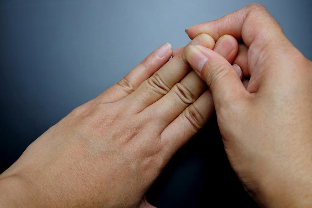 Nhìn tay đo tuổi thọ: Ai có 5 dấu hiệu này trên ngón tay thường sống rất lâu!- Ảnh 2. Nhìn tay đo tuổi thọ: Ai có 5 dấu hiệu này trên ngón tay thường sống rất lâu!- Ảnh 2.