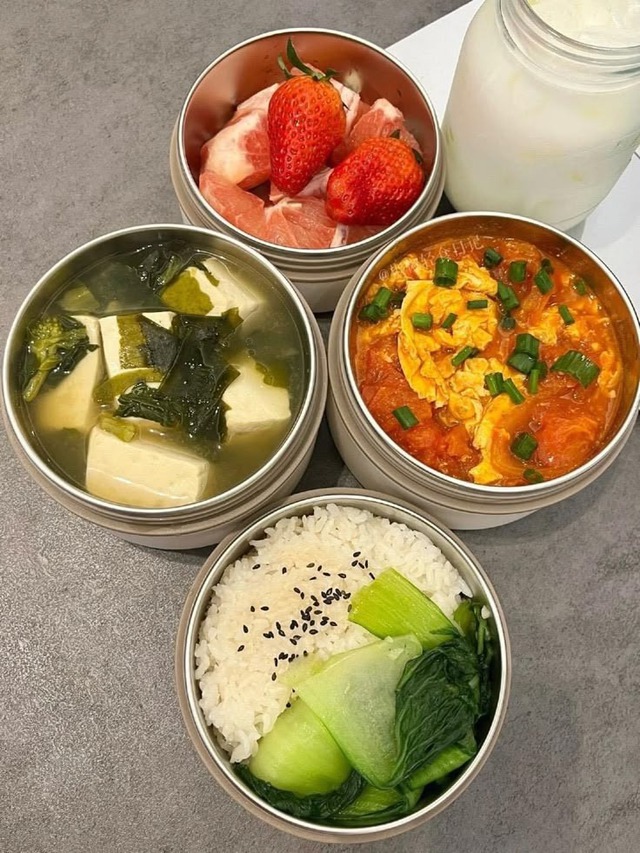 Tôi bắt đầu nấu cơm, pha cà phê, chạy xe máy đi làm - và bất ngờ tiết kiệm hơn 3 triệu mỗi tháng: Không phải tôi nghèo, mà vì tôi không muốn nghèo mãi- Ảnh 2.