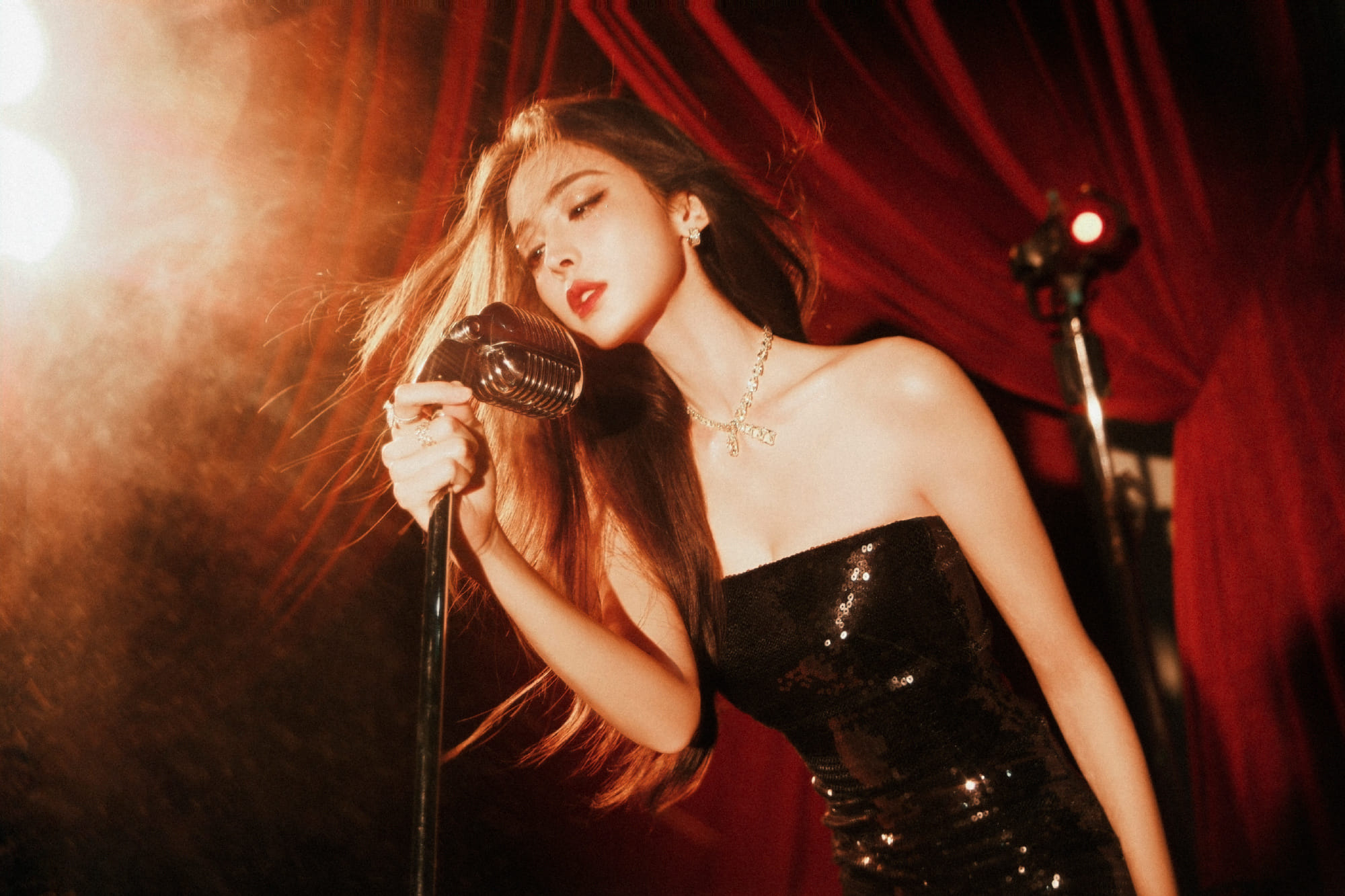 “Mỹ nhân đẹp nhất showbiz” tiều tụy héo mòn vì siết cân đến trơ cả xương- Ảnh 8.