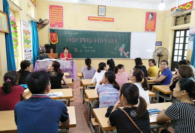 Nhìn cách cha mẹ đi họp phụ huynh là đoán được tương lai một đứa trẻ: Có 3 điểm khác biệt ở những bậc cha mẹ thông minh!- Ảnh 1.