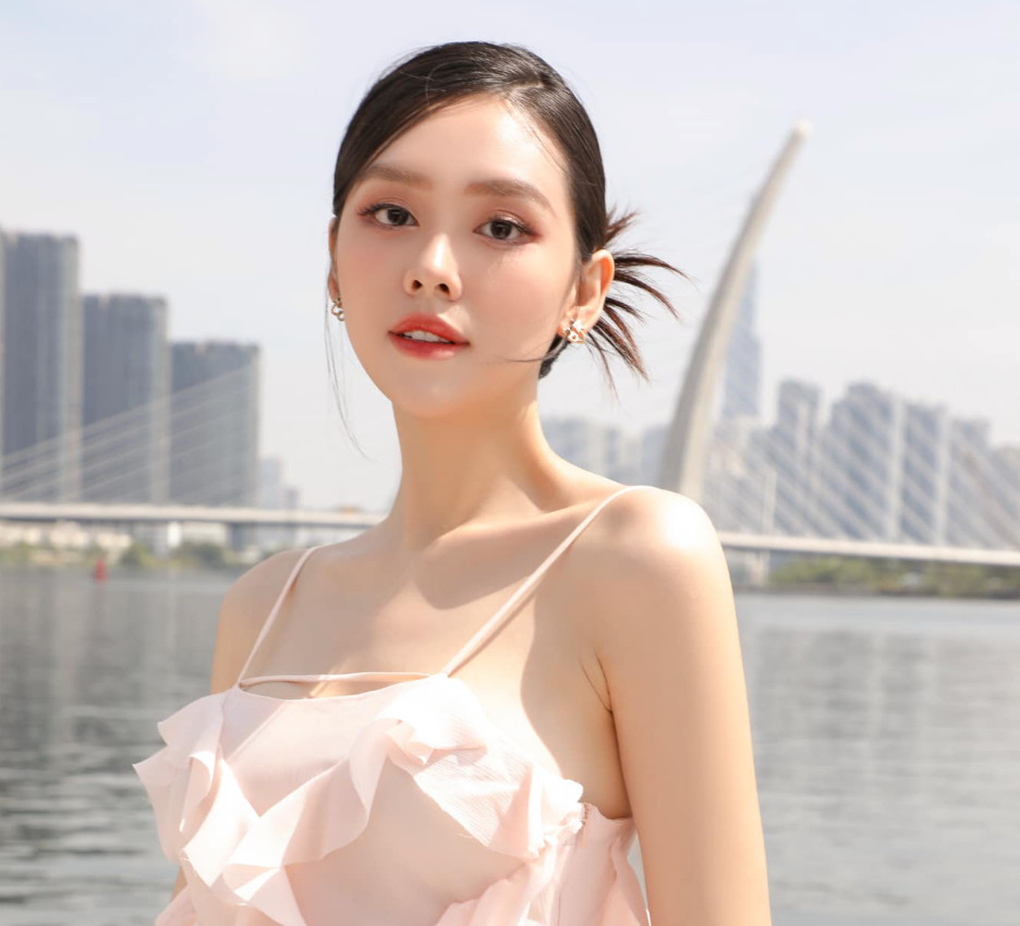Á hậu kết hôn sớm nhất Vbiz, danh tính chồng vẫn bí ẩn- Ảnh 1.