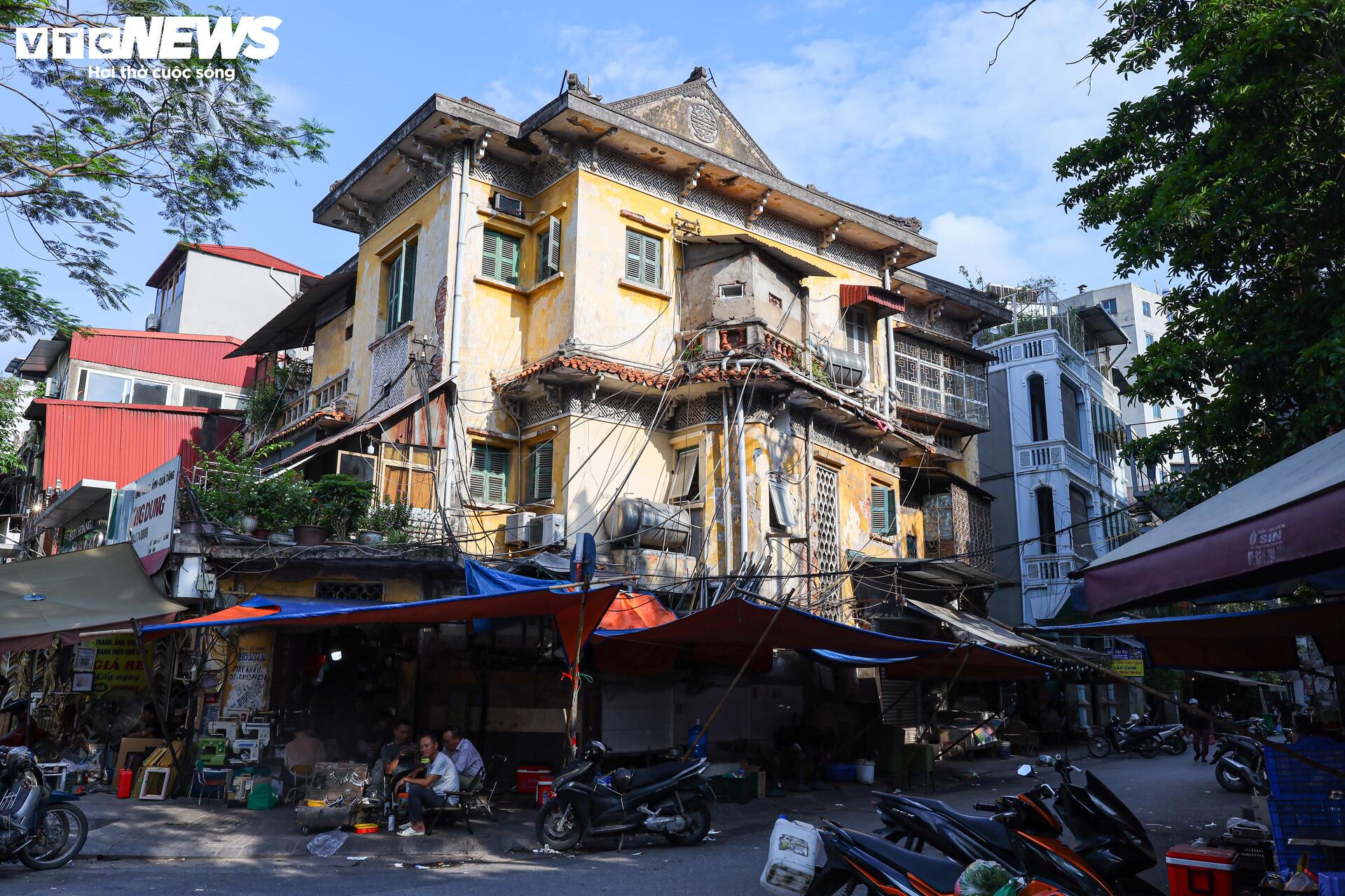 Vẻ đẹp trầm mặc của những biệt thự cổ giữa lòng Hà Nội- Ảnh 3.