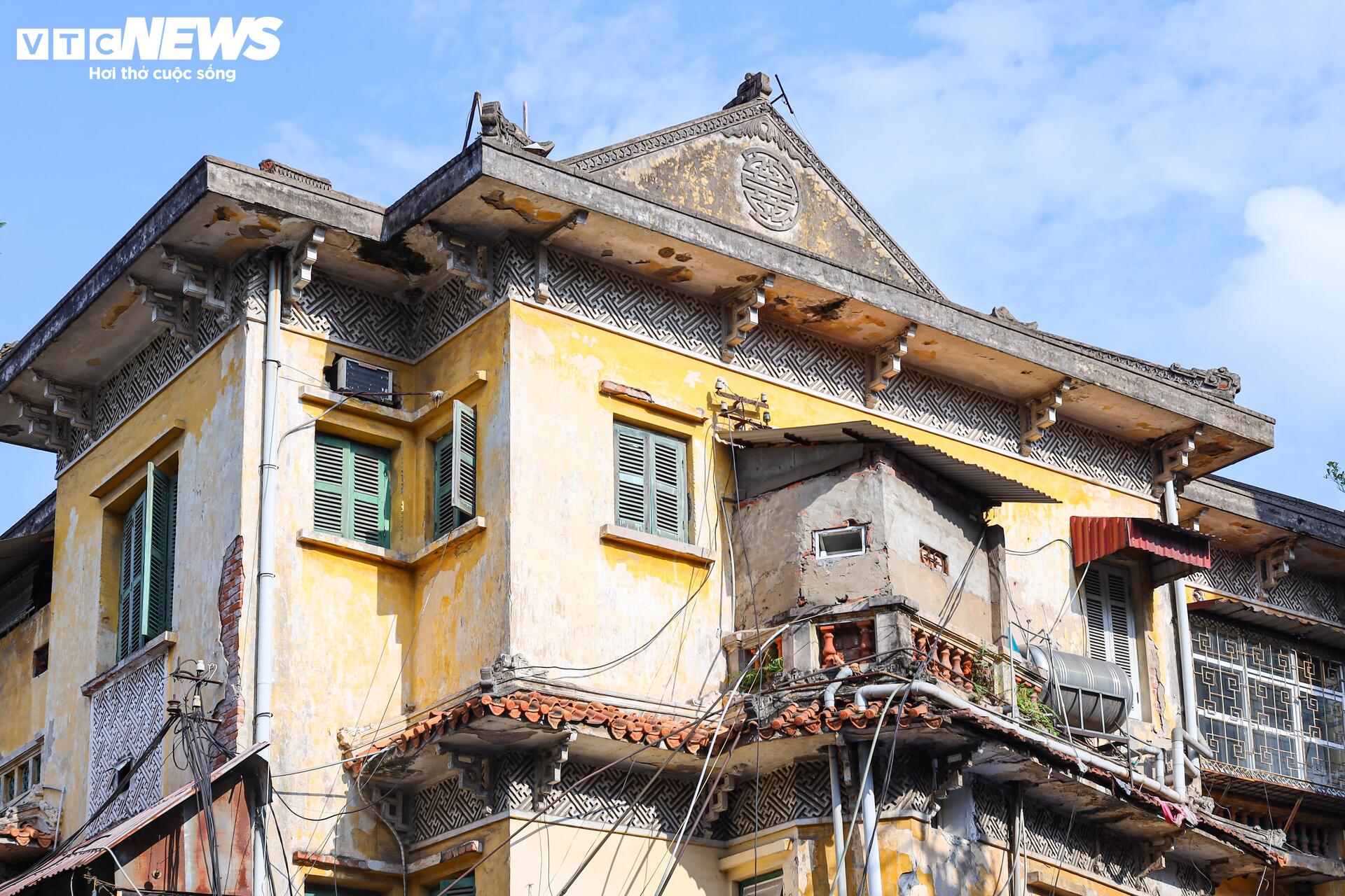 Vẻ đẹp trầm mặc của những biệt thự cổ giữa lòng Hà Nội- Ảnh 4.