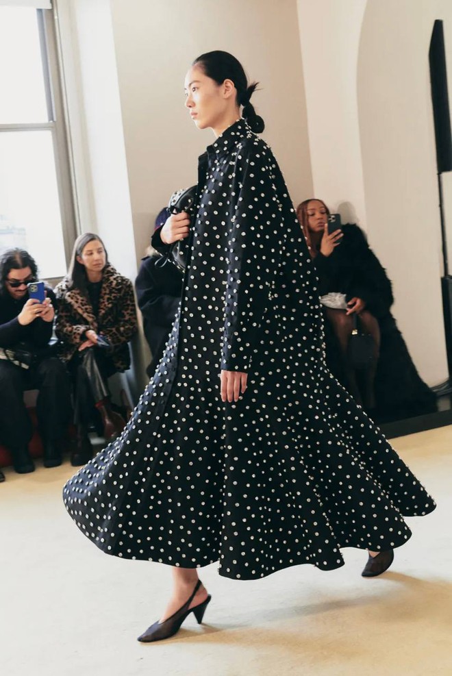Polka Dot lại thống trị làng thời trang, fashionista và IT girl đình đám đều đã điểm danh, bạn thì sao?- Ảnh 8.