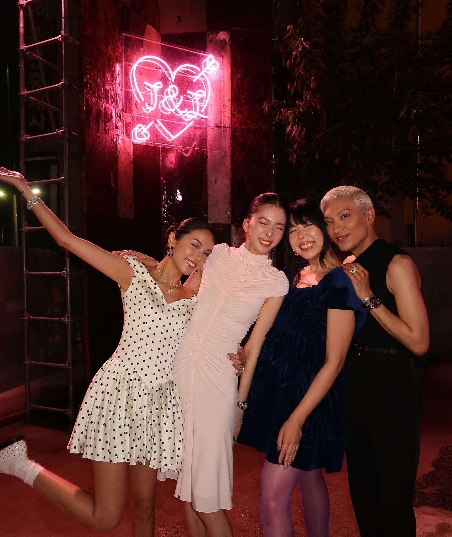 Tiệc cưới của Irene phủ kín MXH: Đại hội của dàn fashionista đình đám, bất ngờ nhất là mối quan hệ với Jessica- Ảnh 16.