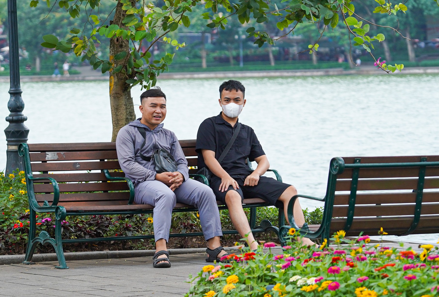 Mùa đông bất ngờ "ghé thăm" giữa hè Hà Nội- Ảnh 5.