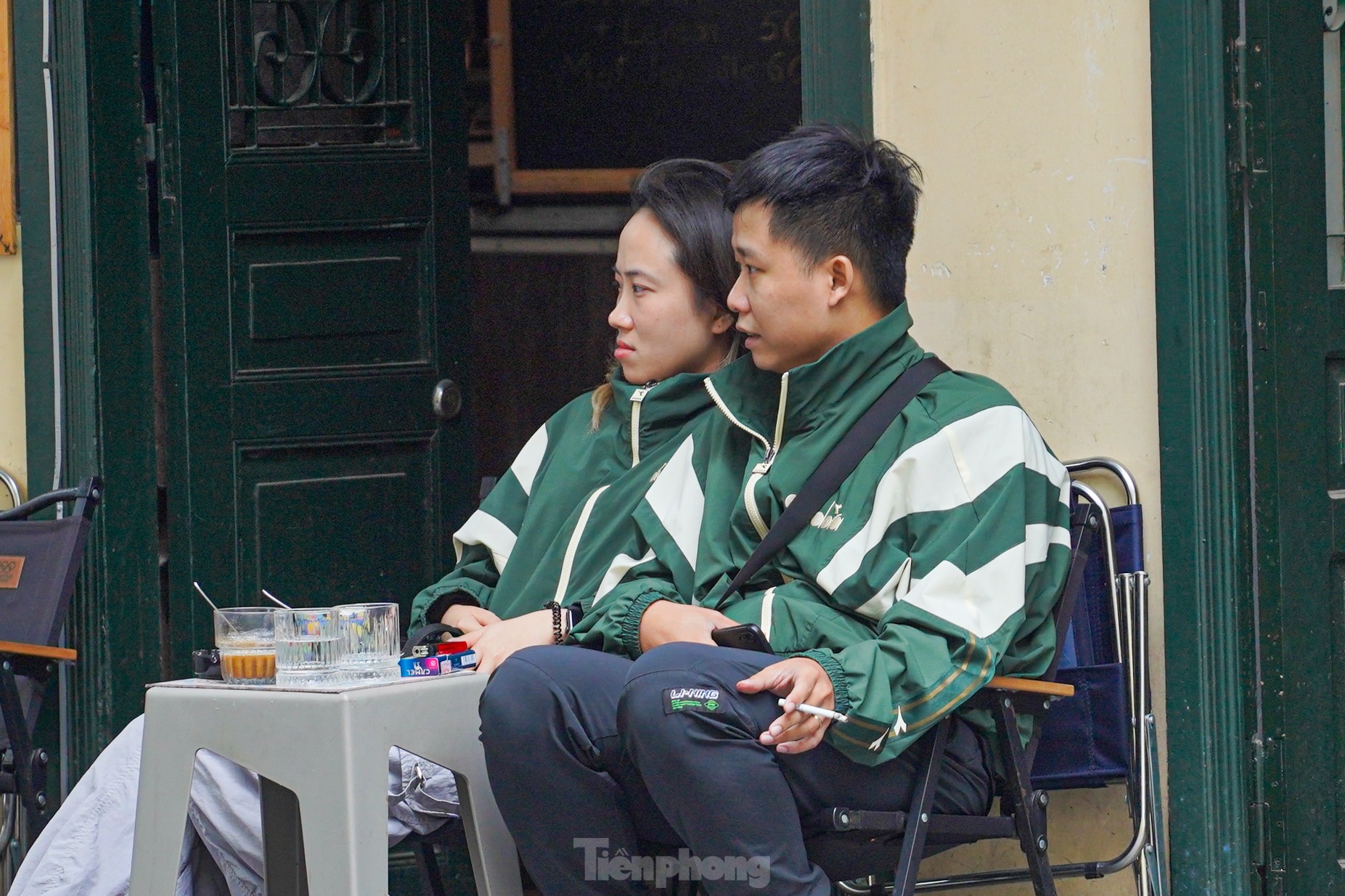 Mùa đông bất ngờ "ghé thăm" giữa hè Hà Nội- Ảnh 8.