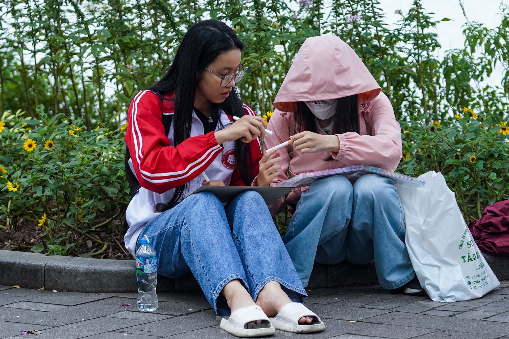 Mùa đông bất ngờ "ghé thăm" giữa hè Hà Nội- Ảnh 10.
