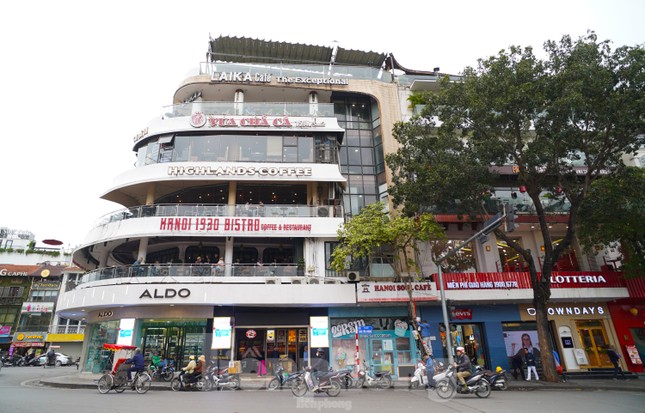 Bắt đầu các bước quây tôn, tháo dỡ công trình Hàm cá mập- Ảnh 1.
