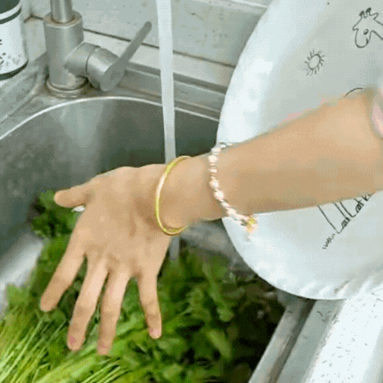 Bí quyết giữ rau thơm tươi lâu: Có nên trữ đông rau mùi (ngò rí)? Vì sao để tủ lạnh lại bị thâm đen?- Ảnh 5.