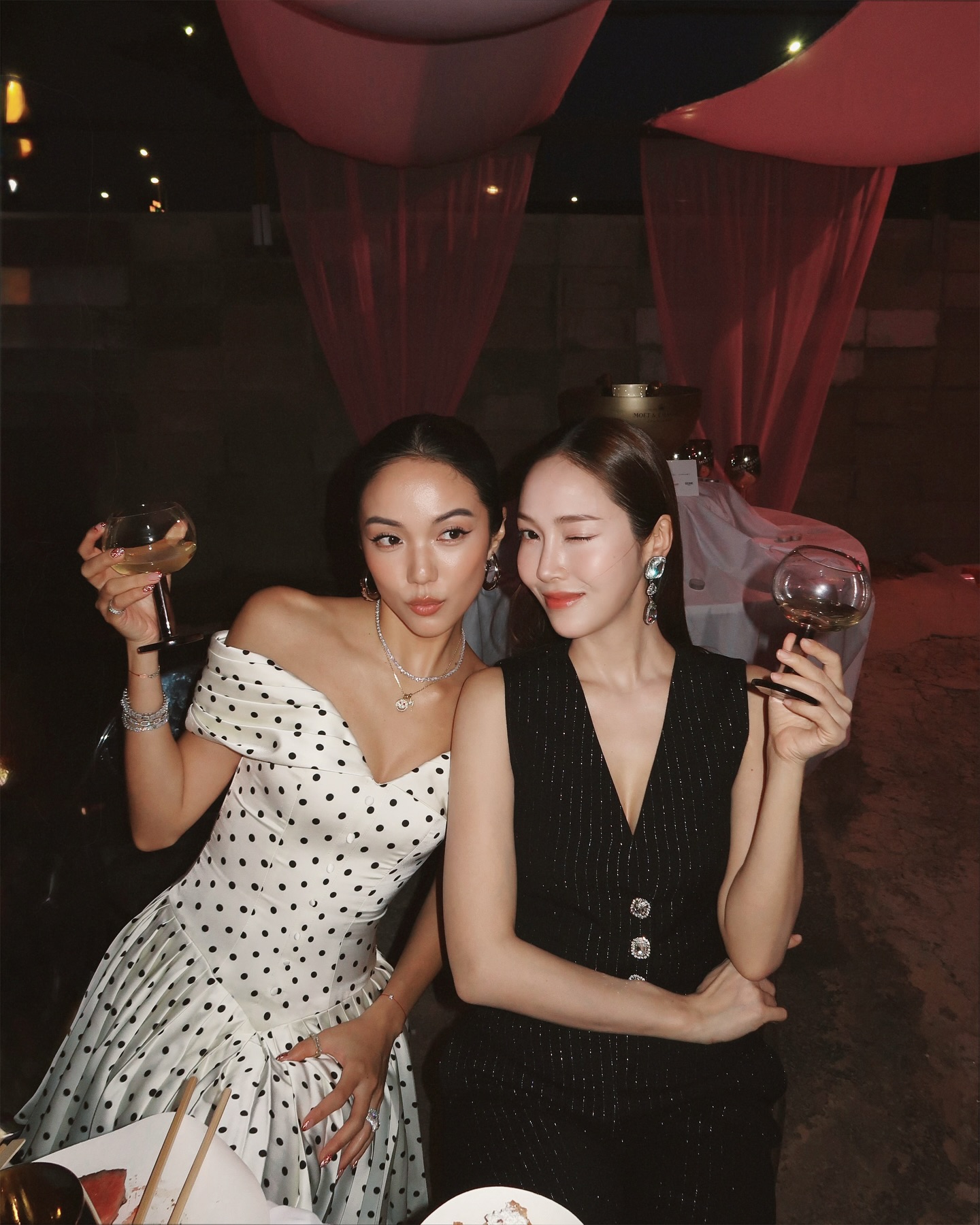 Tiệc cưới của Irene phủ kín MXH: Đại hội của dàn fashionista đình đám, bất ngờ nhất là mối quan hệ với Jessica- Ảnh 15. Tiệc cưới của Irene phủ kín MXH: Đại hội của dàn fashionista đình đám, bất ngờ nhất là mối quan hệ với Jessica- Ảnh 15.