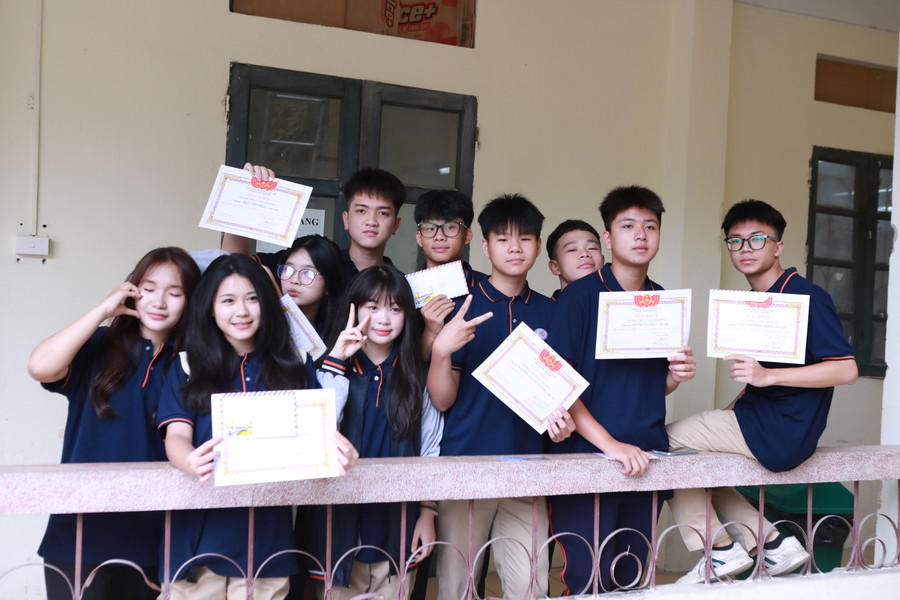 Không khí rộn ràng của thầy trò trong dịp bế giảng năm học- Ảnh 14.