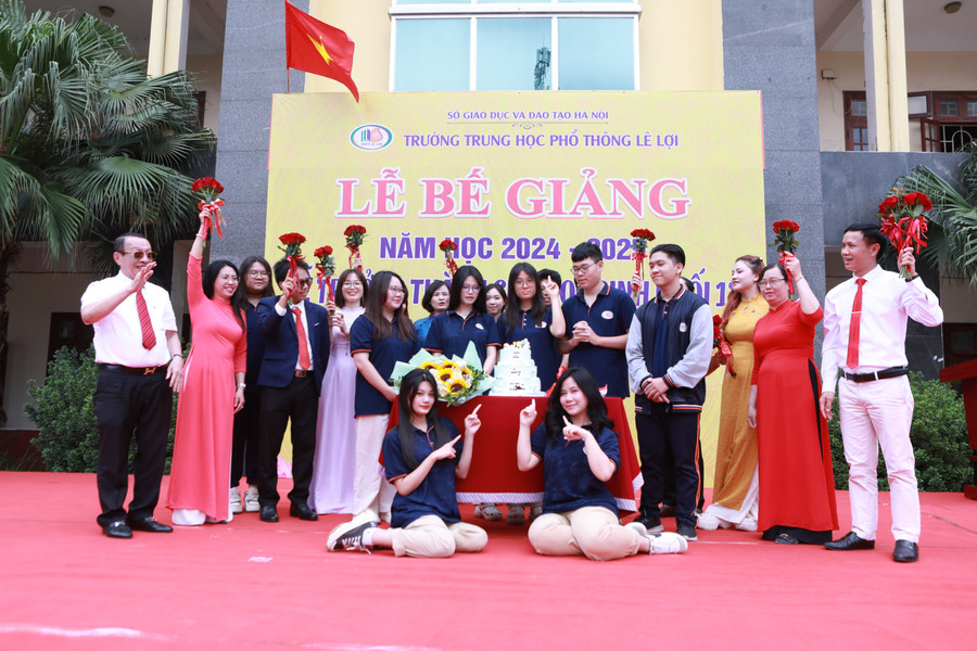 Không khí rộn ràng của thầy trò trong dịp bế giảng năm học- Ảnh 18.