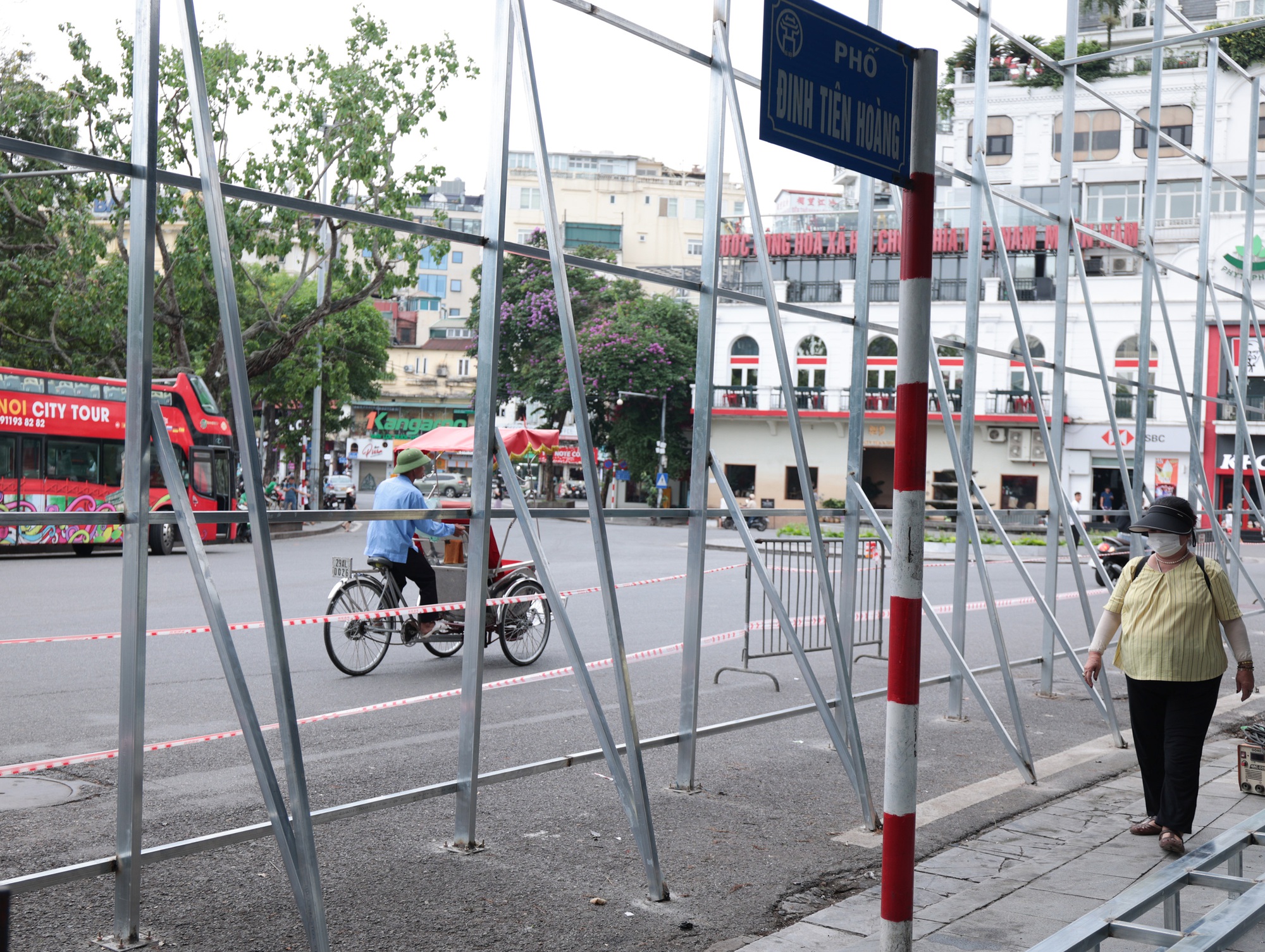 Những hình ảnh ngay lúc này ở Hàm Cá Mập khi bắt đầu dựng khung để tháo dỡ- Ảnh 4.