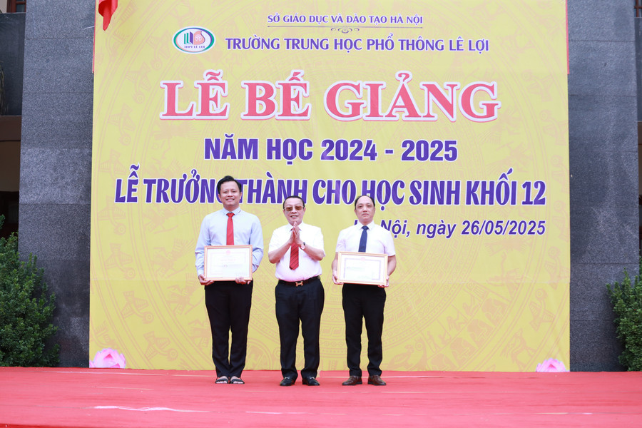 Không khí rộn ràng của thầy trò trong dịp bế giảng năm học- Ảnh 4.