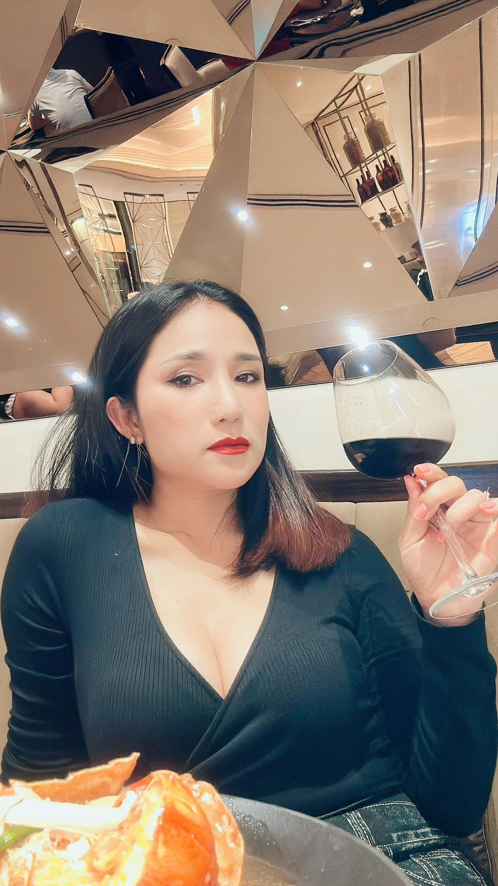 Nữ NSƯT sở hữu nhà từ Việt Nam sang Úc, U50 gợi cảm, trải qua nhiều mối tình với trai trẻ- Ảnh 5. Nữ NSƯT sở hữu nhà từ Việt Nam sang Úc, U50 gợi cảm, trải qua nhiều mối tình với trai trẻ- Ảnh 5.
