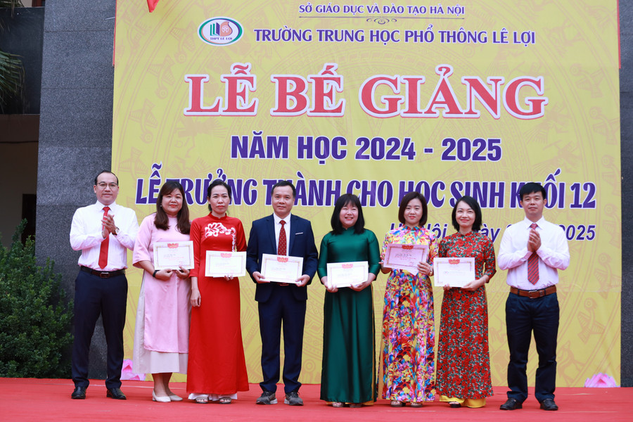 Không khí rộn ràng của thầy trò trong dịp bế giảng năm học- Ảnh 5.