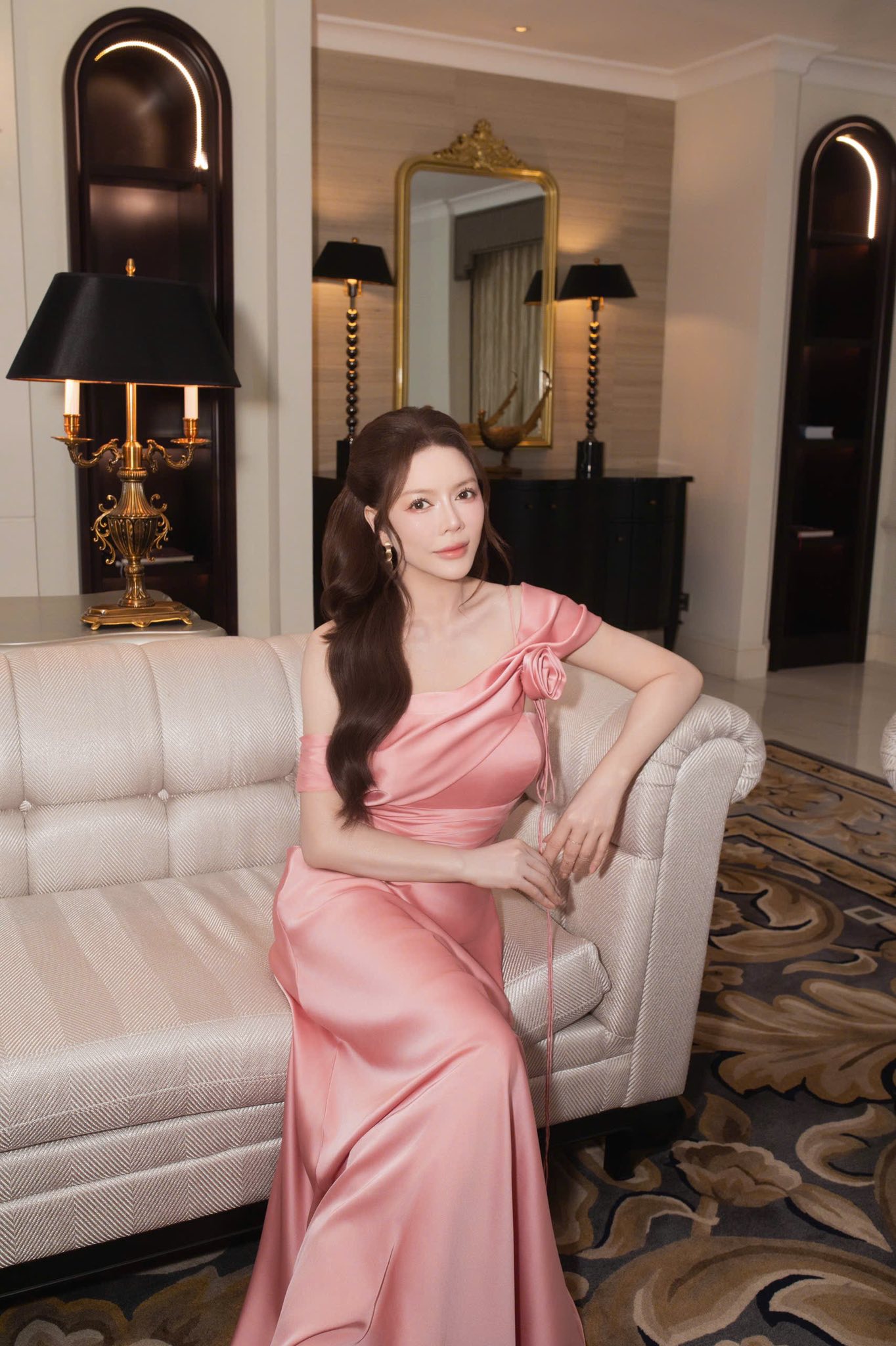 Showbiz Việt có nữ đại gia kim cương: Đựng đầy 5 két sắt, bị bệnh liền lấy viên hơn 500 tỷ đồng làm 1 việc khó ngờ!- Ảnh 8.