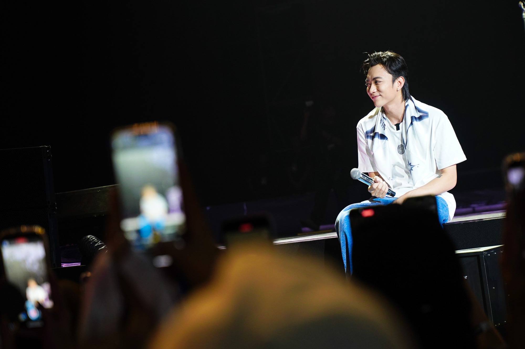 SOOBIN cho biết thế nào là toàn năng: Chơi nhạc cụ, đu dây, nhảy vinahouse đều "bung xoã" trong concert đầu tiên của sự nghiệp!- Ảnh 14.