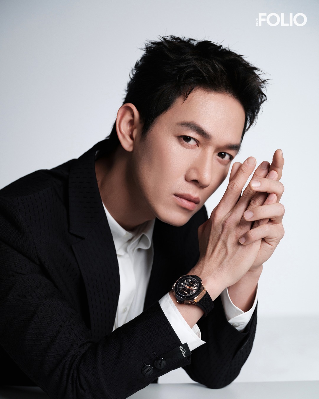 Tới Song Luân nằm chụp cũng dính drama: Concept y chang ảnh đế Yoo Ah In, khác nhau mỗi cái đồng hồ- Ảnh 4. Tới Song Luân nằm chụp cũng dính drama: Concept y chang ảnh đế Yoo Ah In, khác nhau mỗi cái đồng hồ- Ảnh 4.