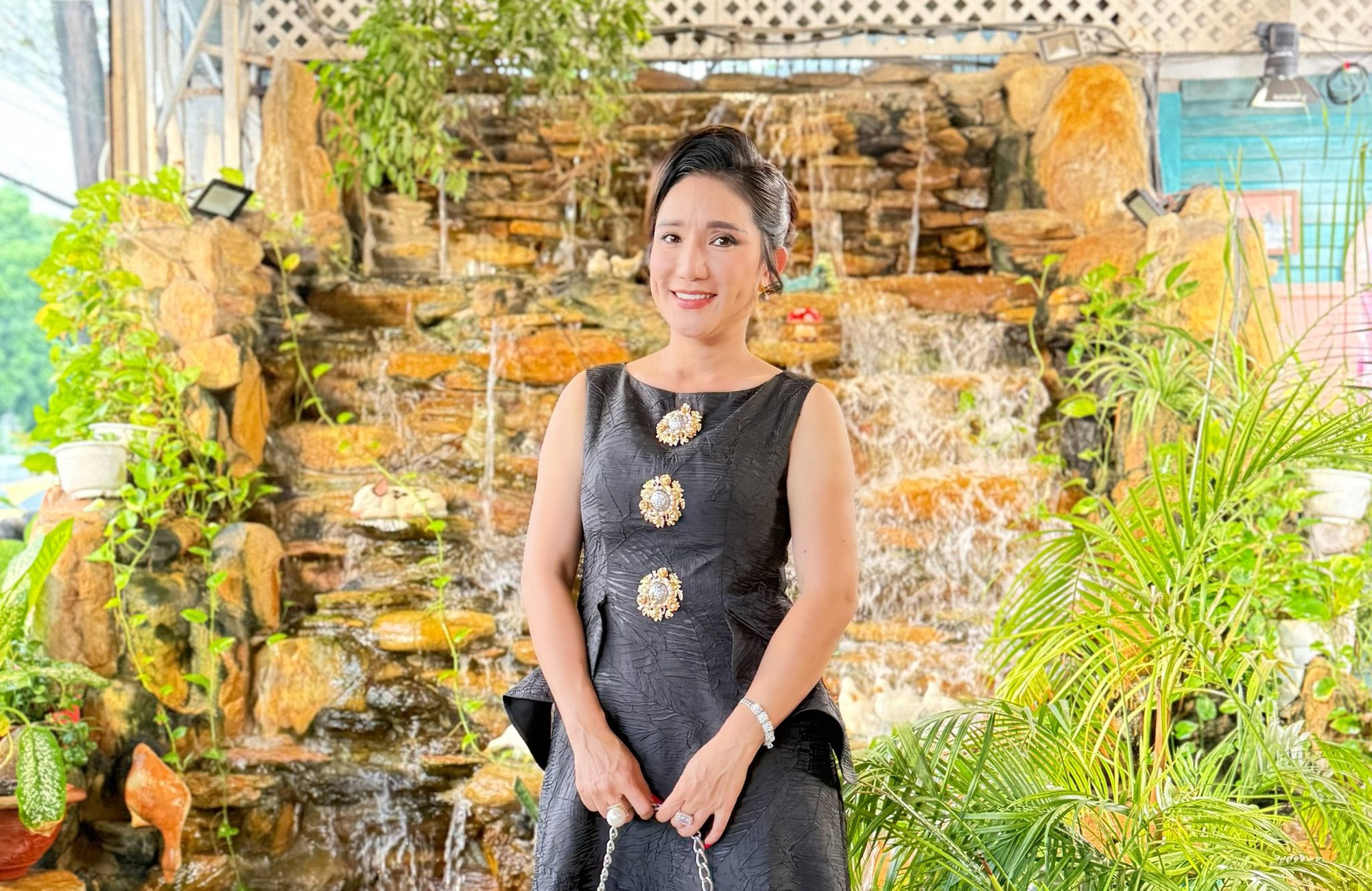 Nữ NSƯT sở hữu nhà từ Việt Nam sang Úc, U50 gợi cảm, trải qua nhiều mối tình với trai trẻ- Ảnh 9. Nữ NSƯT sở hữu nhà từ Việt Nam sang Úc, U50 gợi cảm, trải qua nhiều mối tình với trai trẻ- Ảnh 9.