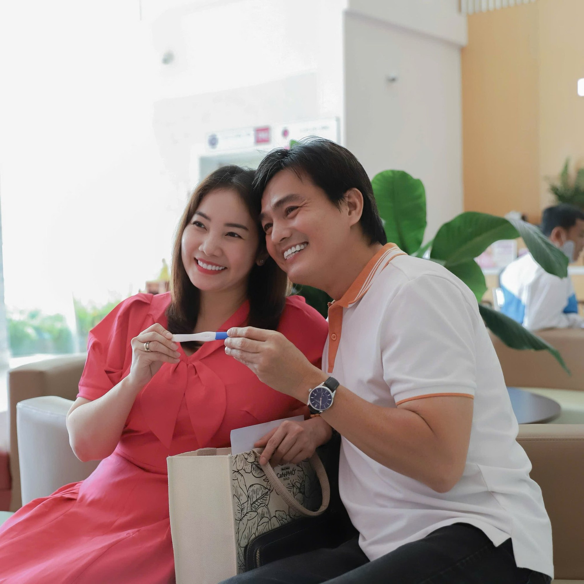Cặp đôi Vbiz thông báo có con đầu lòng sau gần 10 năm hiếm muộn- Ảnh 1. Cặp đôi Vbiz thông báo có con đầu lòng sau gần 10 năm hiếm muộn- Ảnh 1.
