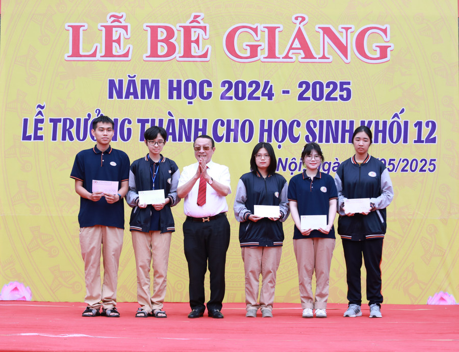 Không khí rộn ràng của thầy trò trong dịp bế giảng năm học- Ảnh 7.