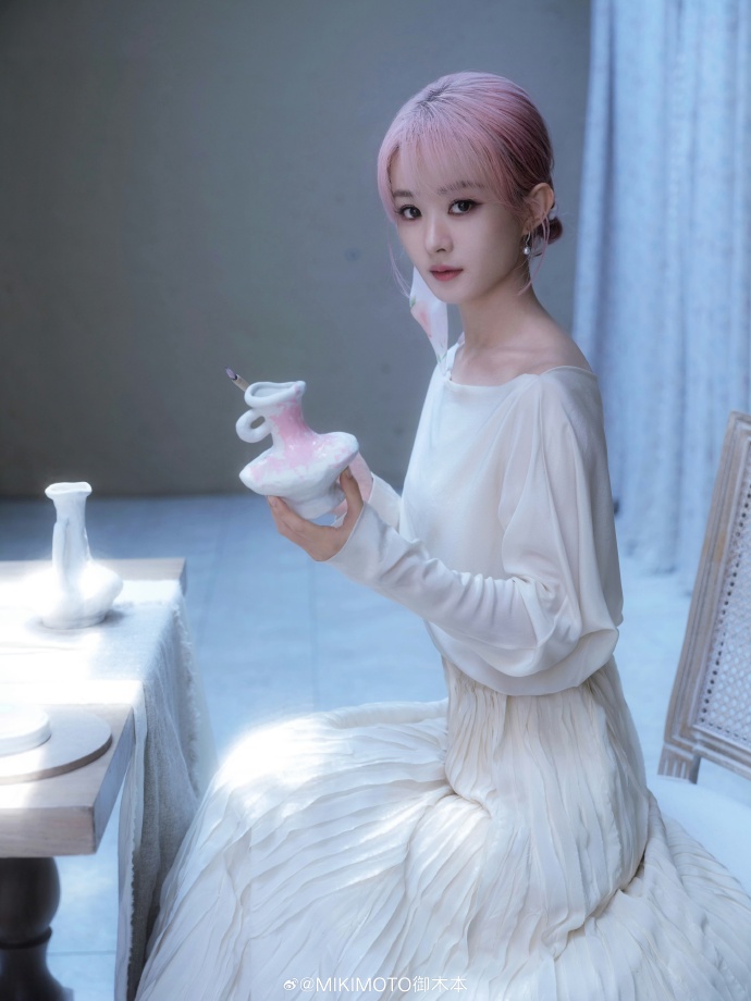 "Đại chiến" cam thường Cbiz: Triệu Lệ Dĩnh phờ phạc khó tin, Angelababy lộ ngực gầy trơ xương, Dương Mịch dư sức chấp cả 2!- Ảnh 2.