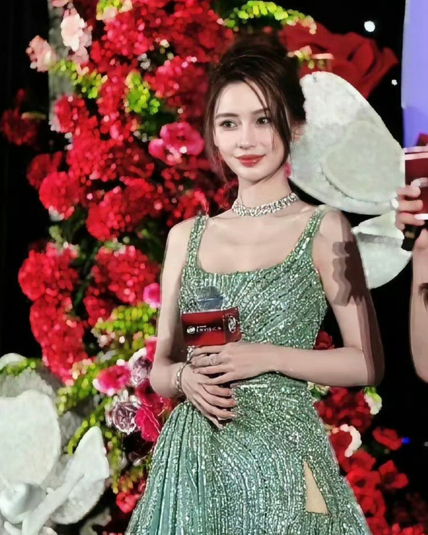 Trăm ống kính cam thường cũng không dìm nổi Angelababy, nhưng vẫn có một điểm bị giật mình- Ảnh 3.