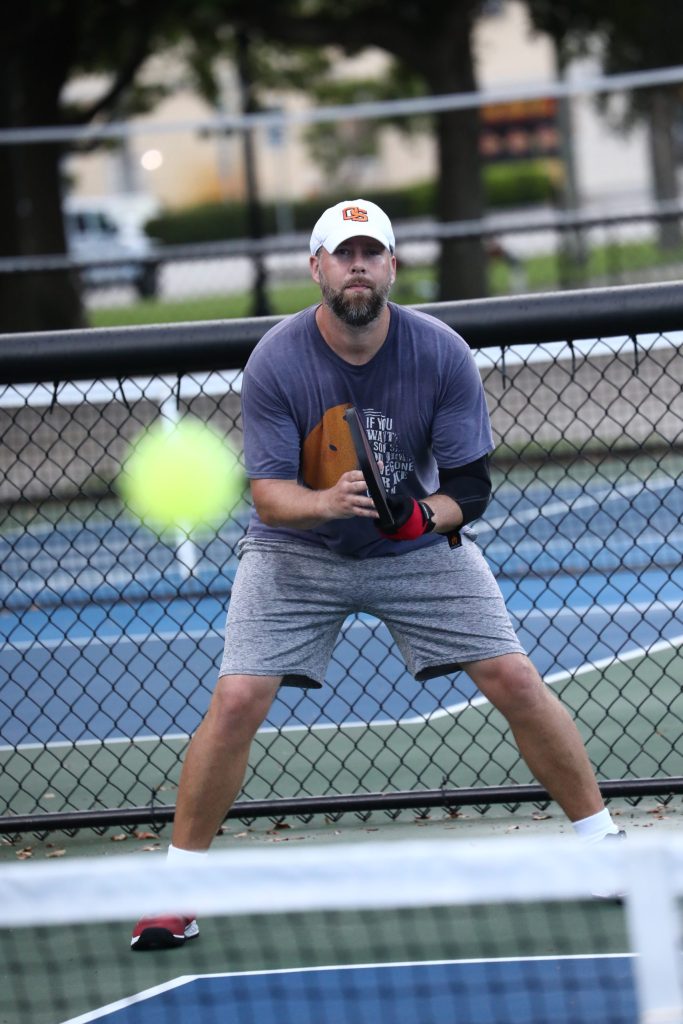 Khi kỹ sư NASA chơi Pickleball, thứ anh ấy thấy không phải là vợt và trái bóng, quanh sân chỉ toàn là công thức vật lý và những con số- Ảnh 1.