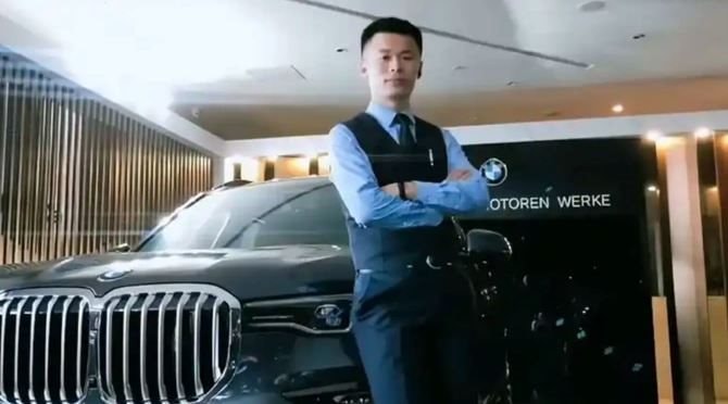 Đỉnh cao bán hàng: Chàng trai bán được gần 300 chiếc BMW trong một năm, có tháng thu nhập hơn 600 triệu đồng- Ảnh 1. Đỉnh cao bán hàng: Chàng trai bán được gần 300 chiếc BMW trong một năm, có tháng thu nhập hơn 600 triệu đồng- Ảnh 1.
