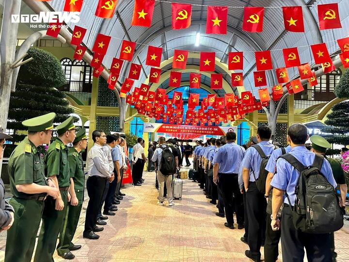 Cận cảnh tàu khách liên vận Việt Nam - Trung Quốc hoạt động trở lại sau 5 năm- Ảnh 9.